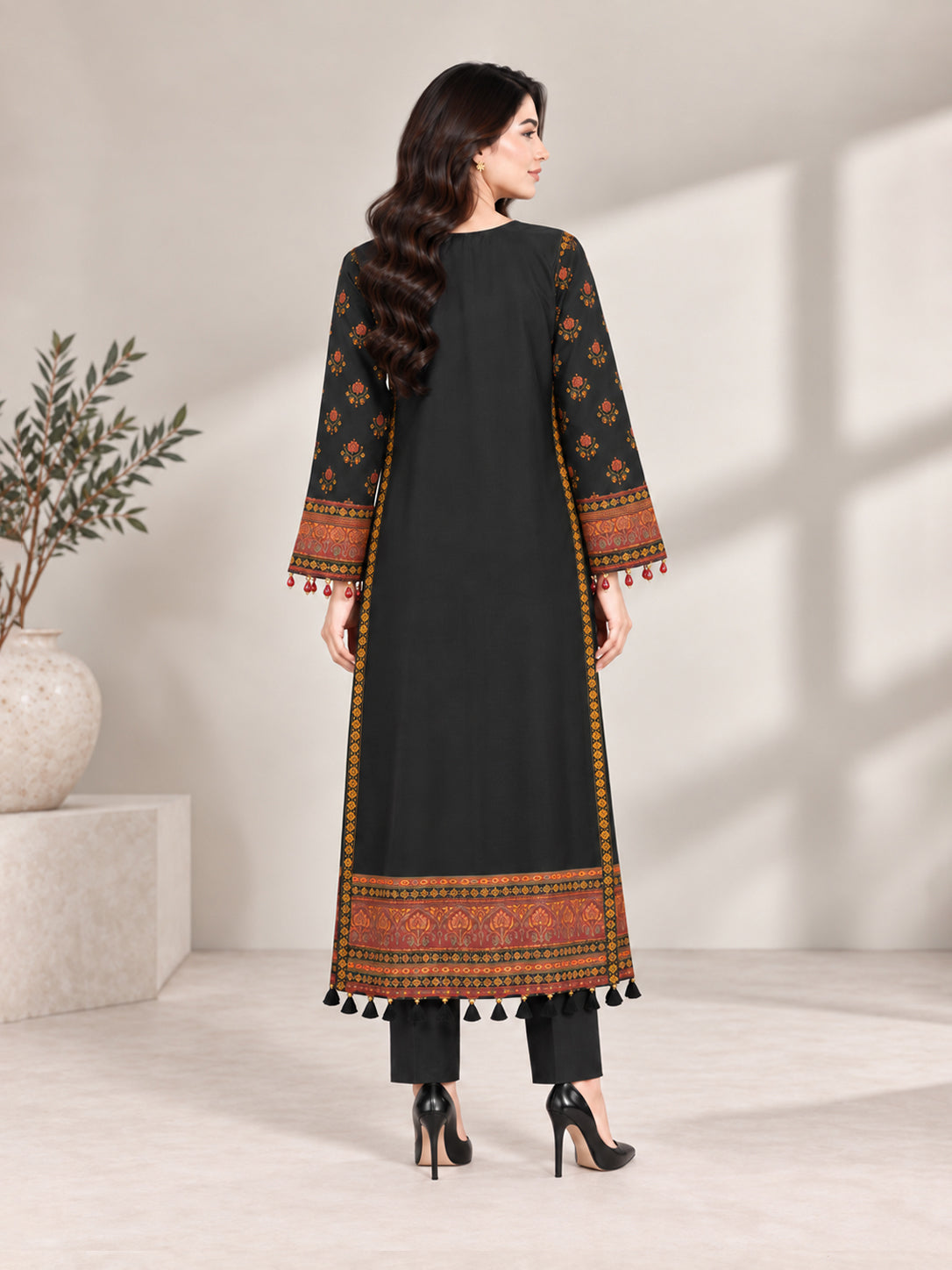 Gul-e-Laila – 2 Piece Soft Khaddar Printed Suit